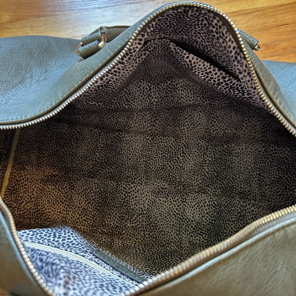 Deep Green Weekender Travel Bag - Picture 9 of 10